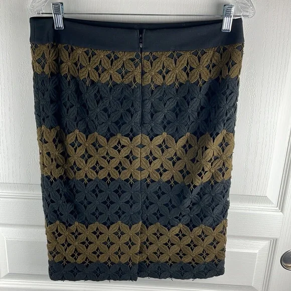 LOFT Crochet Overlay Pencil Skirt Size 8‎ - Picture 4 of 6